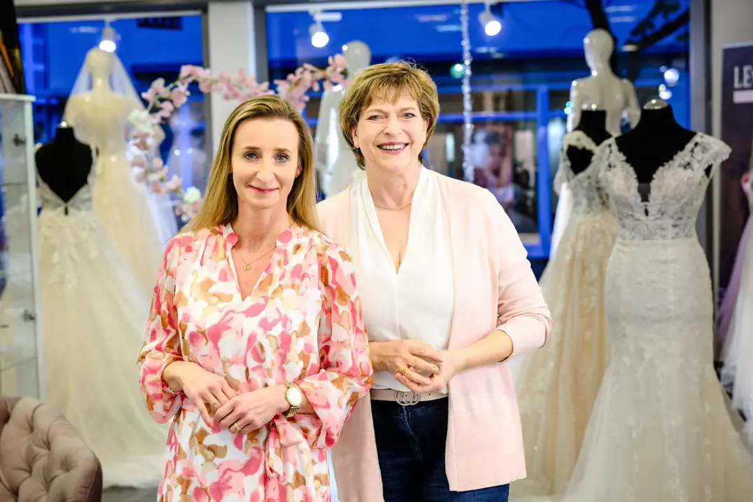 Ihr Hochzeitskleid und Brautkleid Brautatelier in Bad Dürkheim: Ein Traum in Weiß für Bräute aus der Region und darüber hinaus, hochzeitskleid, brautkleider, hochzeit kleid, braut accessoires, brautkleid Unser Brautatelier in Bad Dürkheim, Rheinland-Pfalz - ein Paradies für angehende Bräute aus Neustadt, Frankenthal, Ludwigshafen am Rhein, Mannheim, Worms, Speyer, Kirchheimbolanden, Kaiserslautern, Landau in der Pfalz, Germersheim sowie den idyllischen Orten Altenbach, Gaistal, Grethen, Hausen, Jägertal, Leistadt, Ungstein, Pfeffingen, Asselheim, Sausenheim, Deidesheim, Forst an der Weinstraße, Meckenheim, Niederkirchen bei Deidesheim, Ruppertsberg, Bobenheim am Berg, Dackenheim, Erpolzheim, Freinsheim, Herxheim am Berg, Kallstadt, Weisenheim am Berg, Weisenheim am Sand, Elmstein, Esthal, Frankeneck, Lambrecht (Pfalz), Lindenberg, Neidenfels, Weidenthal, Altleiningen, Battenberg (Pfalz), Bissersheim, Bockenheim an der Weinstraße, Carlsberg, Dirmstein, Ebertsheim, Gerolsheim, Großkarlbach, Hettenleidelheim, Kindenheim, Kirchheim an der Weinstraße, Kleinkarlbach, Laumersheim, Mertesheim, Neuleiningen, Obersülzen, Obrigheim (Pfalz), Quirnheim, Tiefenthal und Wattenheim.